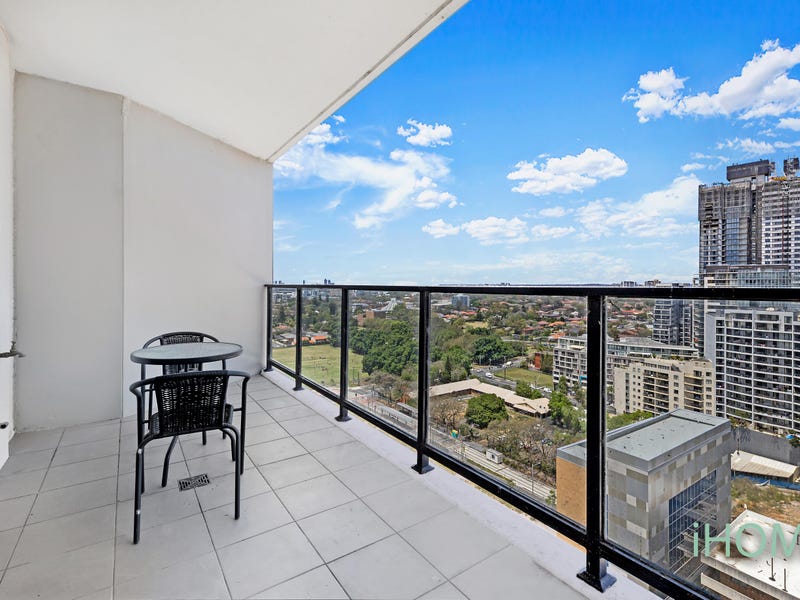 Sky-High Living in Penthouse Apartments in Singapore - Patehouse Level Luxury Apartment View