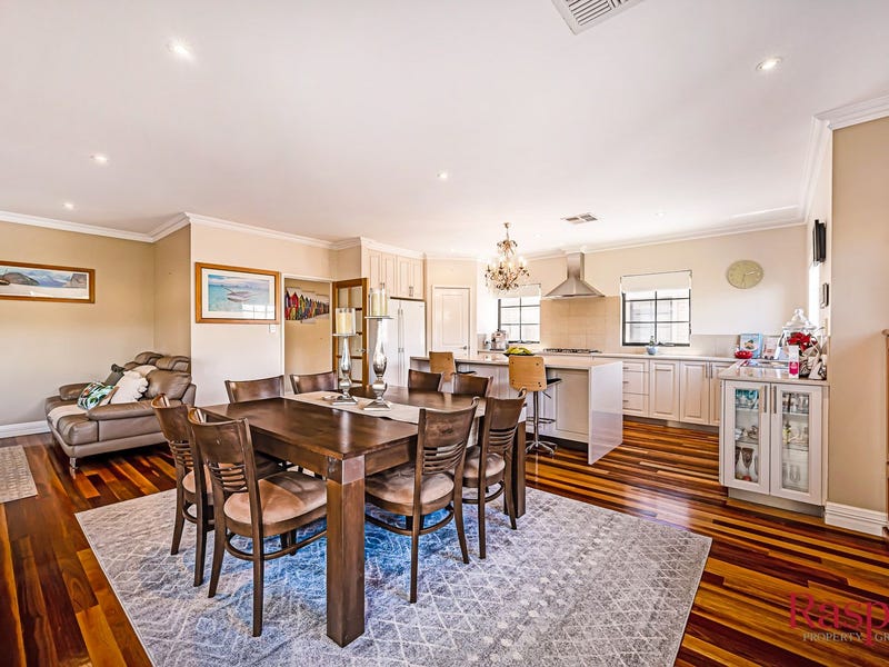 1/16 Riverina Parade, Lake Coogee, Munster, WA 6166 Property Details