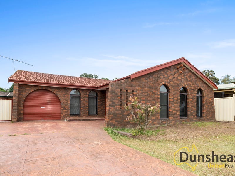 10 Leyland Place Ingleburn Nsw 2565 Realestate Com Au