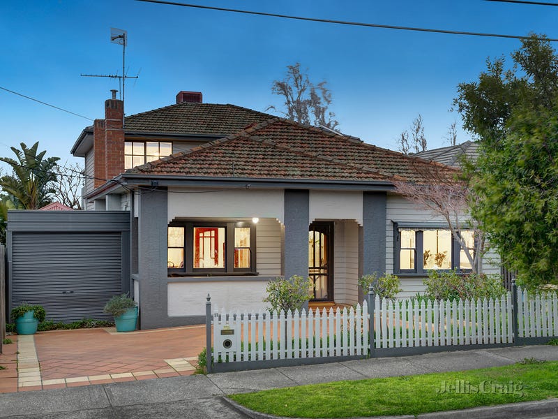 11 Woodlands Avenue, Pascoe Vale South, VIC 3044