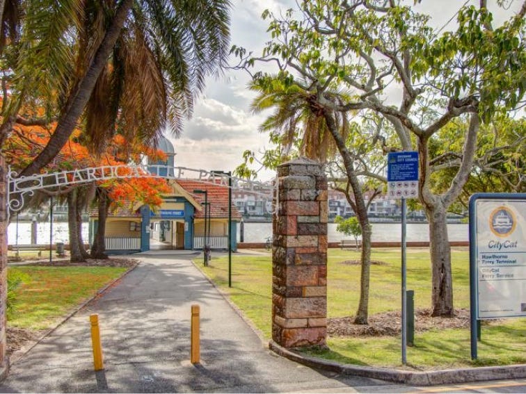 379 Hawthorne Road, Hawthorne, Qld 4171