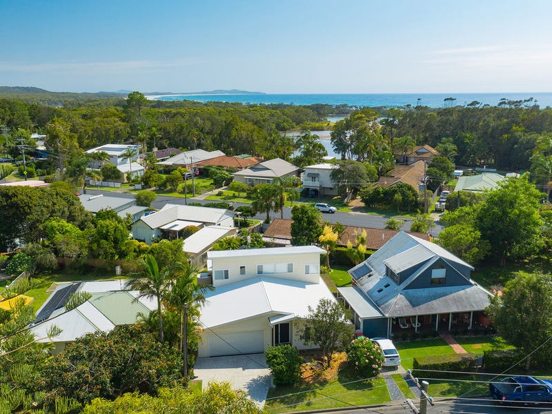 Houses for Sale in Crescent Head, NSW 2440