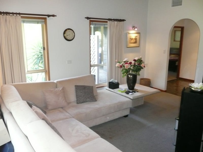 65 Greenford Street, Chapel Hill, QLD 4069