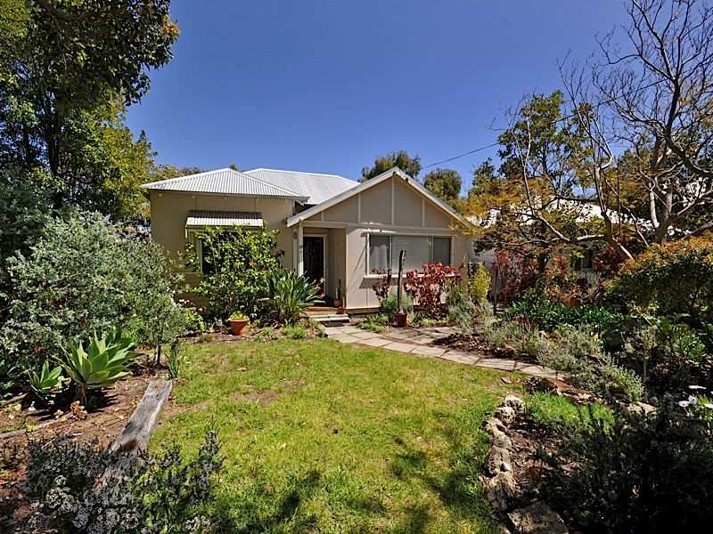 15 Smith Street, Beaconsfield, WA 6162 Property Details