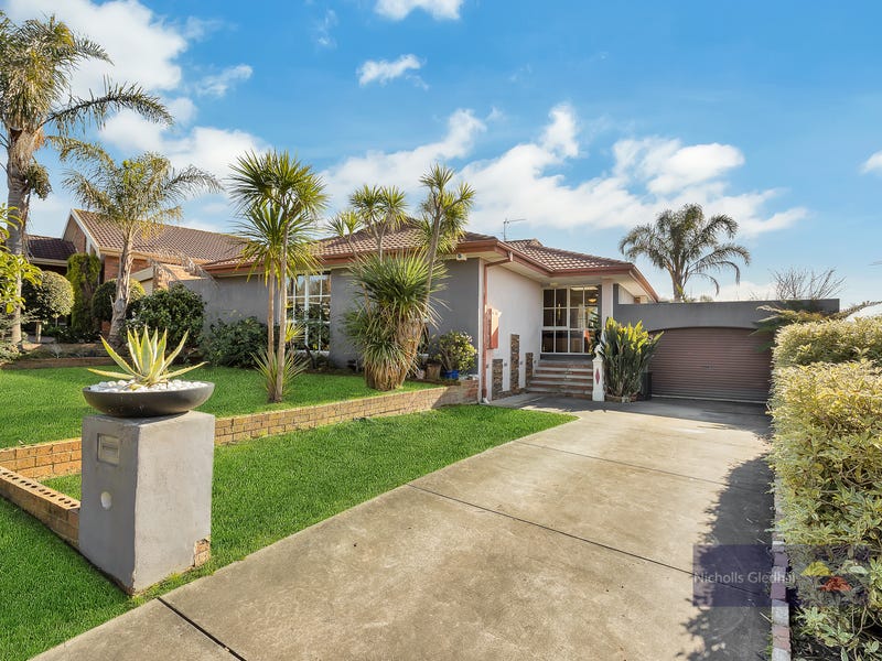 Houses for Sale in Endeavour Hills, VIC 3802