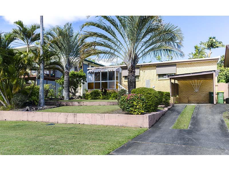 152 Bamboo Avenue, Benowa, QLD 4217