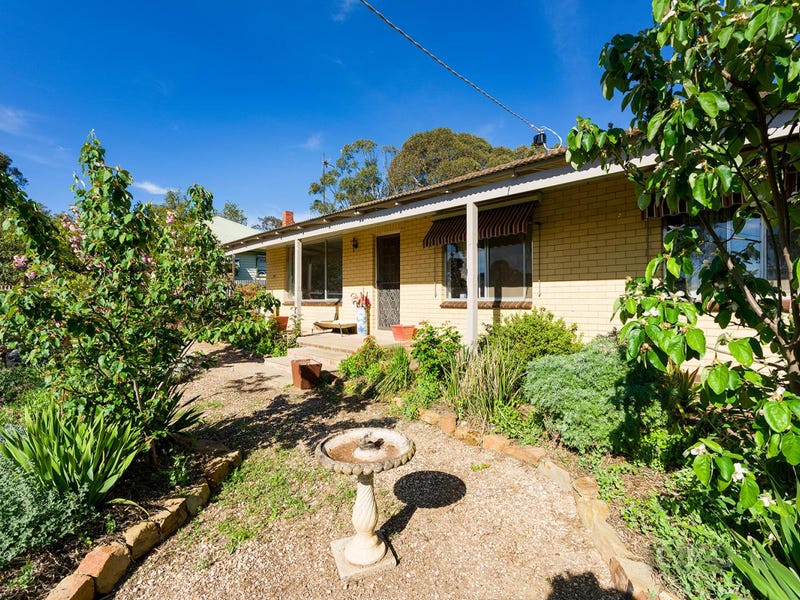 34 Montgomery Street, Castlemaine, Vic 3450 Property Details