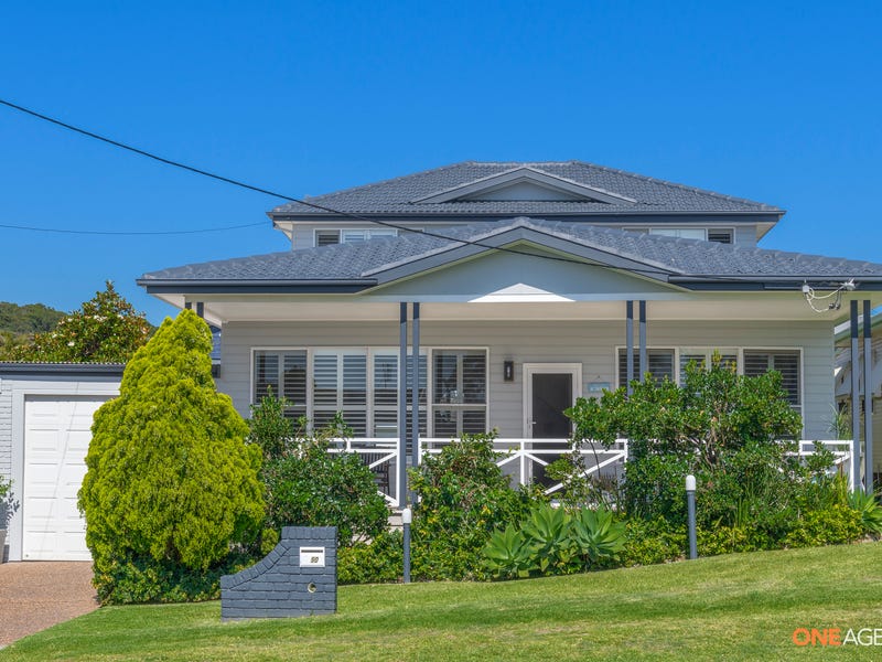 90 Caves Beach Road, Caves Beach, NSW 2281