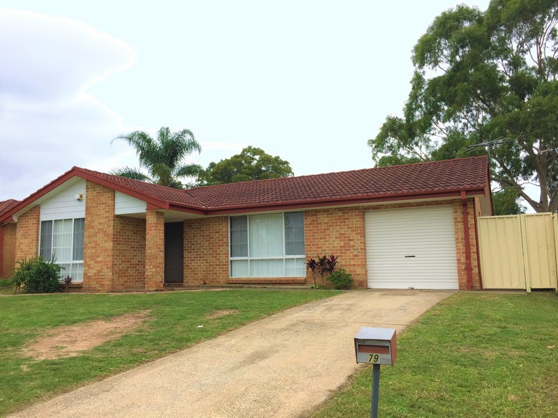 79 Potoroo Avenue, St Helens Park, NSW 2560