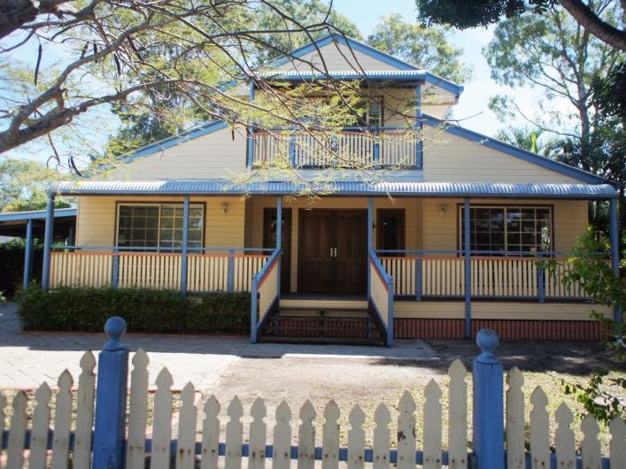 99 Crescent Avenue, Hope Island, QLD 4212