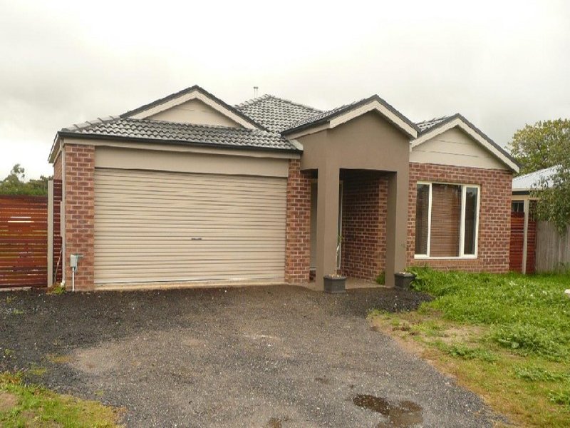 77 Hope St, Bunyip, Vic 3815 Property Details