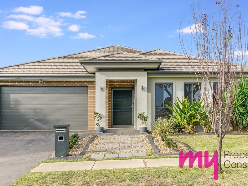 32 Adams Circuit, Elderslie, NSW 2570