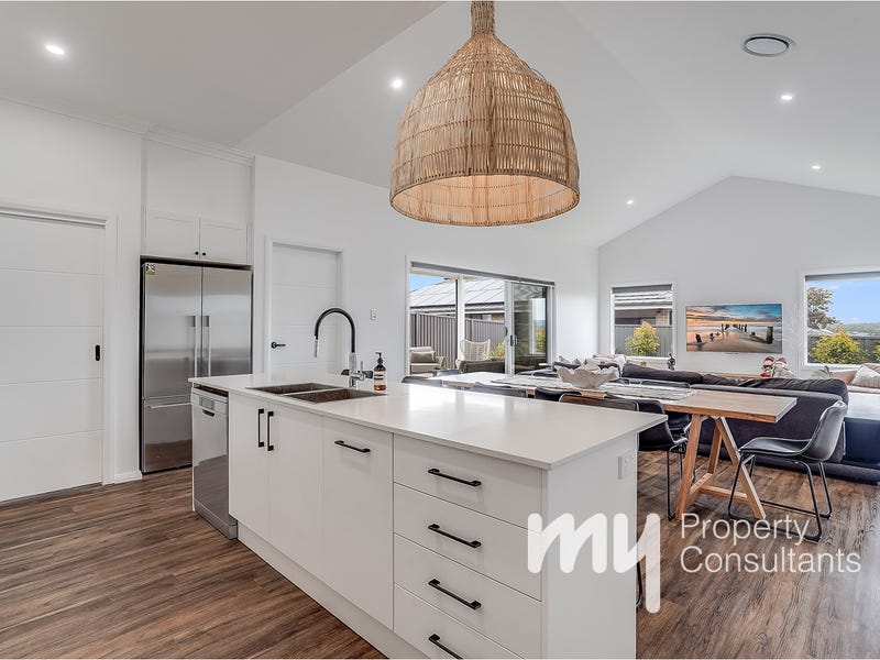 11 Floyd Street, Spring Farm, NSW 2570