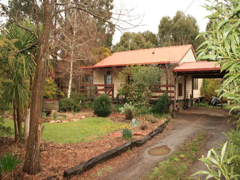 6 RODERICK STREET, Taradale, Vic 3447 Property Details