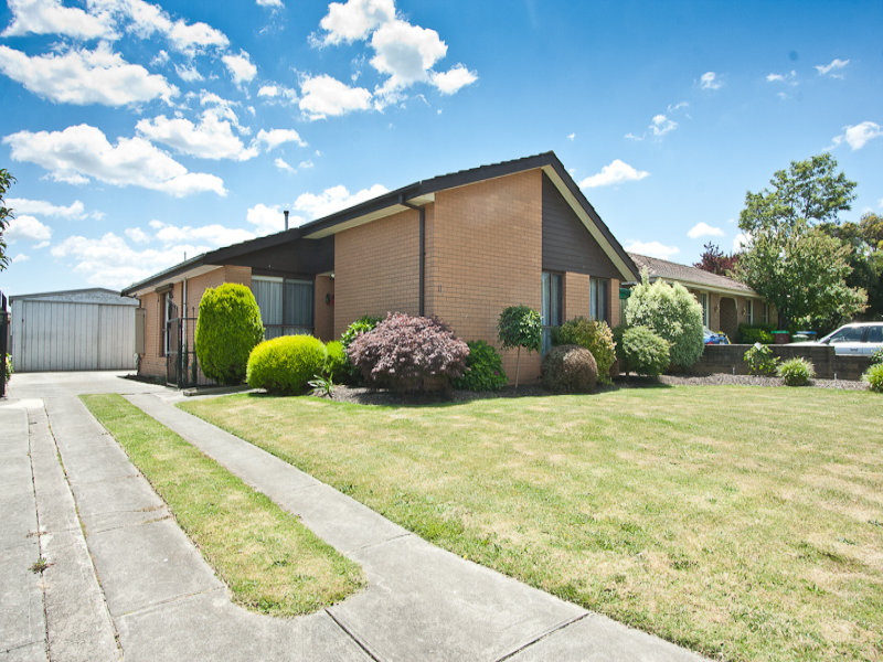 11 Pemberton Drive, Narre Warren, Vic 3805