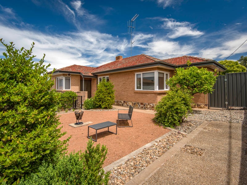 21 Adams Street, Queanbeyan West, NSW 2620