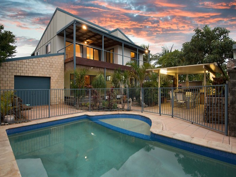 2 Savoy Drive, Broadbeach Waters, QLD 4218