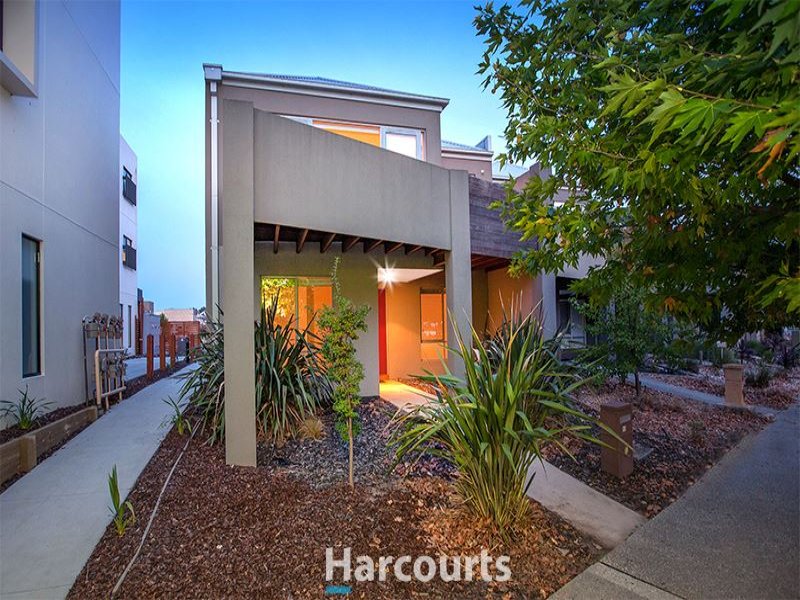 53 Lakeside Boulevard, Pakenham, Vic 3810 Property Details