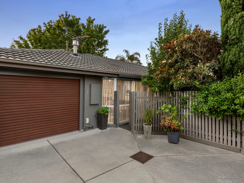 2/33 Earlsfield Road, Hampton, Vic 3188 Townhouse for Sale