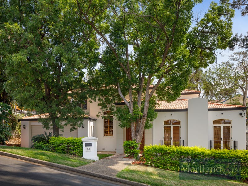 88 Eighth Avenue, St Lucia, QLD 4067