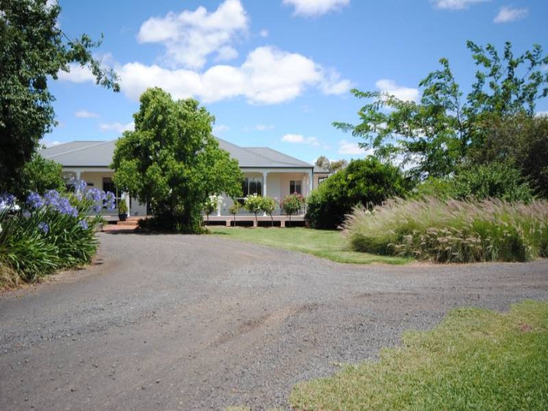 9 Fawcett Drive, Lake Wyangan, NSW 2680