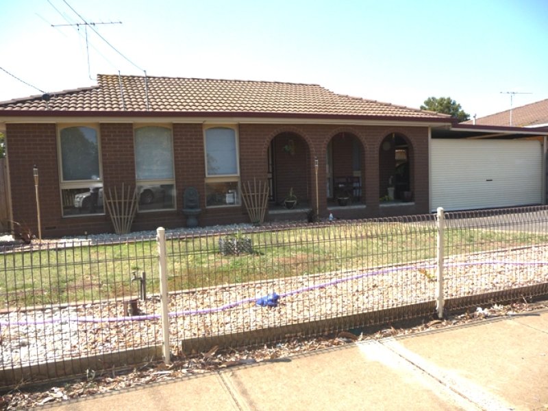 30 Blackwood Drive, Melton South, VIC 3338