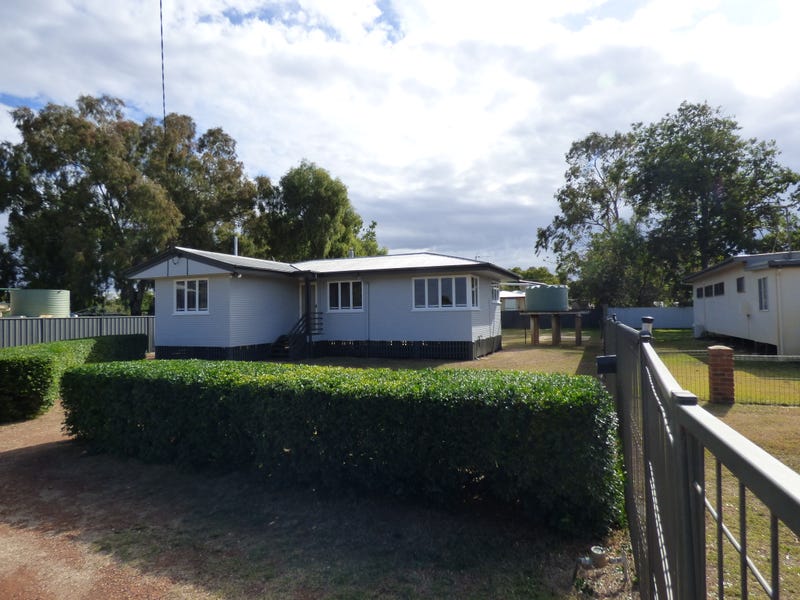 12 Robert Street, St QLD 4487