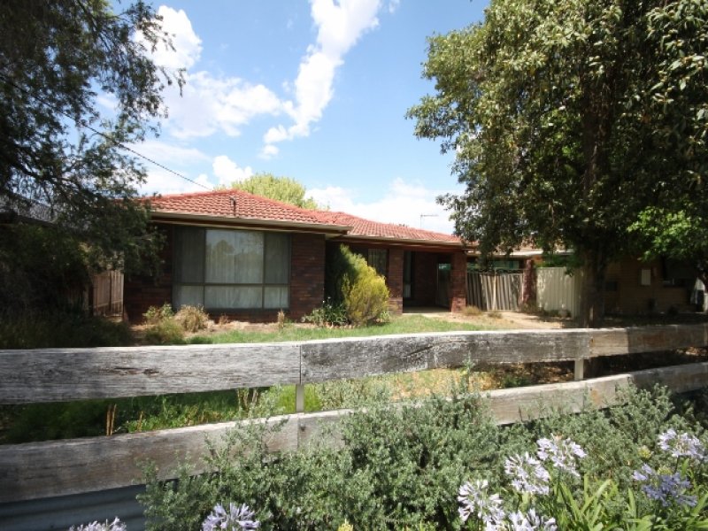 16 Lake Street, Lake Albert, NSW 2650