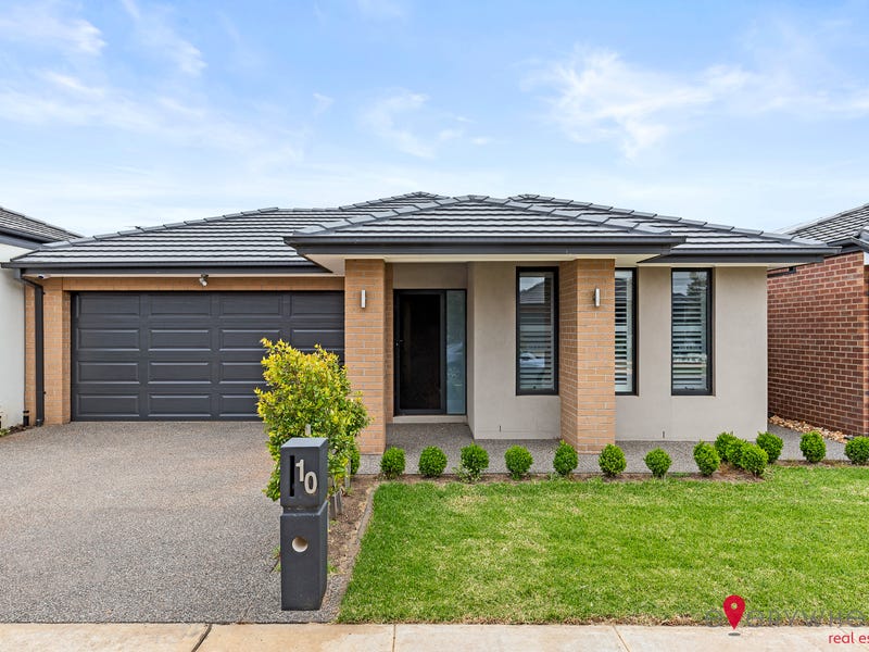 10 Distinctive Drive, Rockbank, VIC 3335 - realestate.com.au