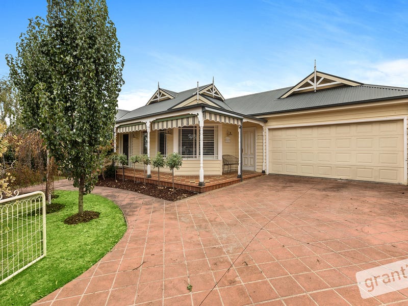 13 Colonial Way, Pakenham, Vic 3810 Property Details