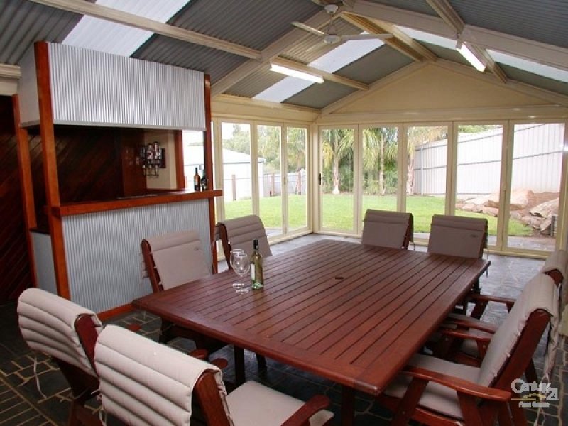 30 Lancing Court, Huntfield Heights, SA 5163