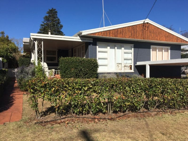 18 Dunmore Street, East Toowoomba, QLD 4350