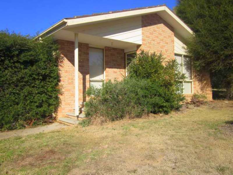 4 Maddock Place, Gordon, ACT 2906