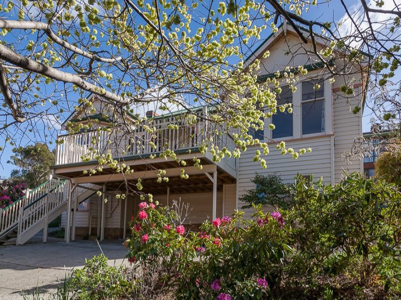 204 Derwent Avenue, Lindisfarne, Tas 7015 Property Details