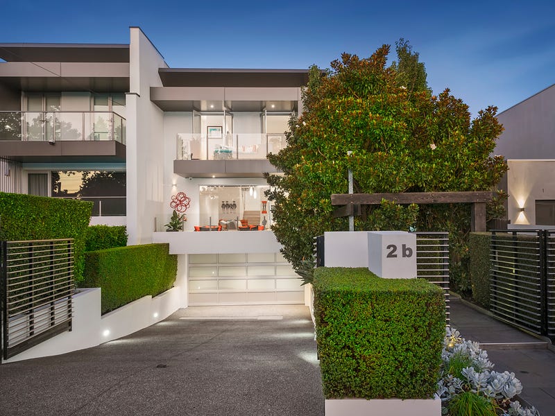 2B Carnarvon Road, Strathmore, VIC 3041