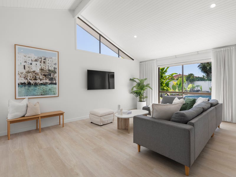 81 Barrier Reef Drive, Mermaid Waters, QLD 4218