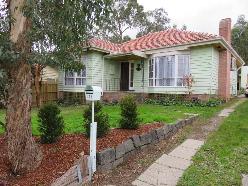 196 Mountain View Road, Briar Hill, VIC 3088