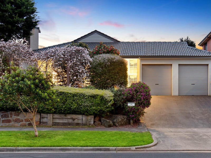 15 Whitford Way, Frankston, Vic 3199 Property Details