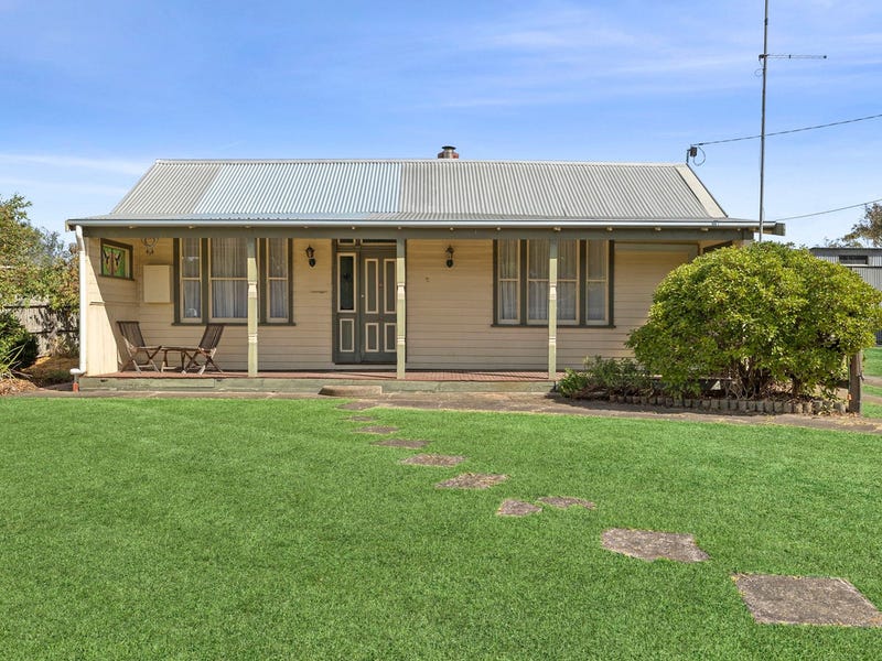2 Austin Street, Winchelsea, Vic 3241 House for Sale