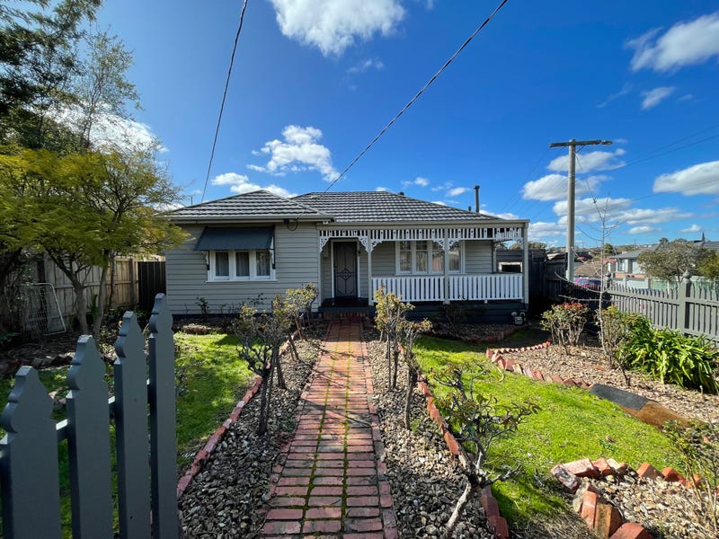 2 Nerissa Grove, Oak Park, VIC 3046