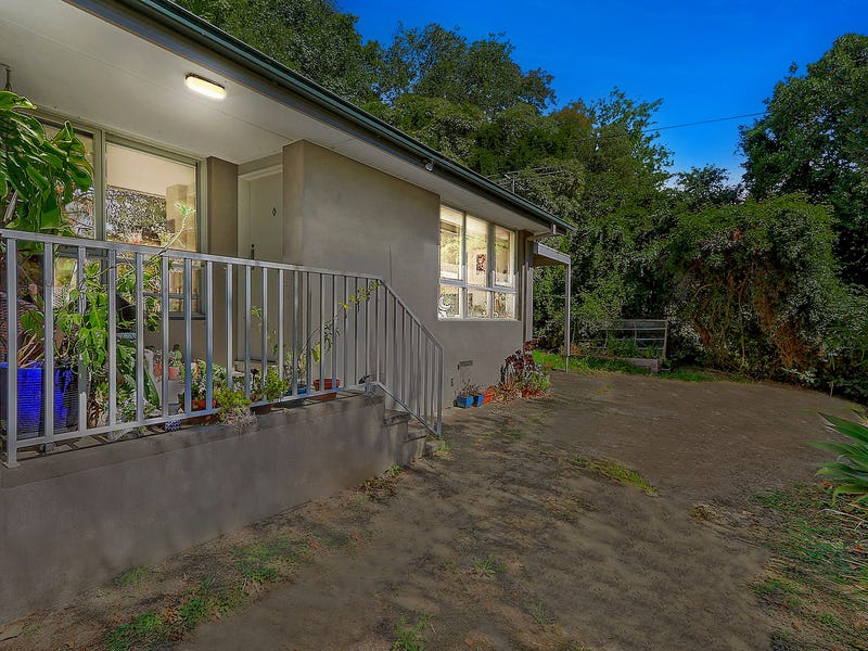 1/52 Browns Road, Montrose, Vic 3765 Property Details