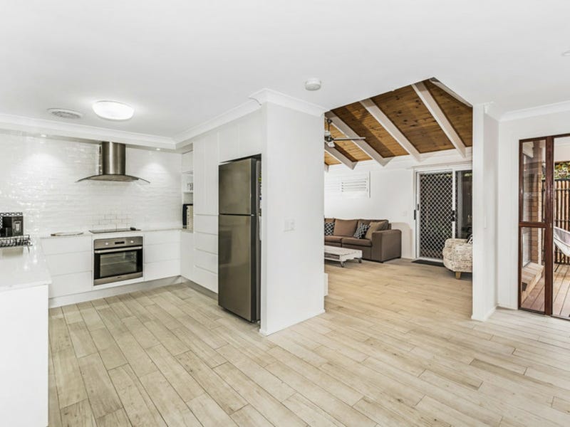 6 St Andrews Glade, Robina, Qld 4226 Property Details