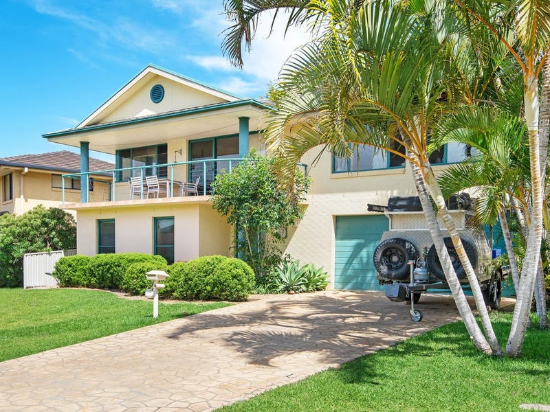 17 Bluewater Place, Sapphire Beach, NSW 2450