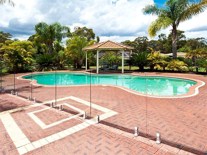 64 Hermitage Drive, The Vines, WA 6069