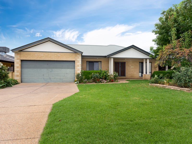 15 Woomera Place, Glenfield Park, NSW 2650