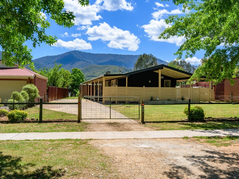 147 Station Street, Porepunkah, VIC 3740