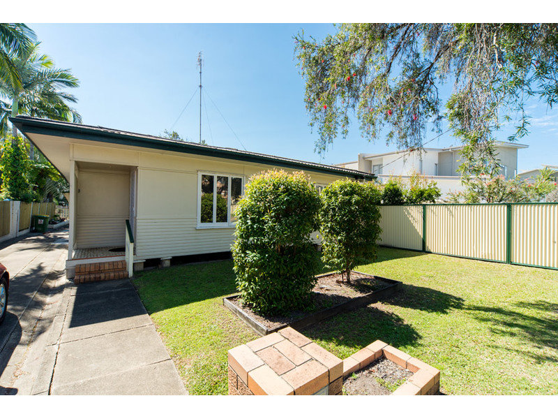 37 Robert Street, Labrador, QLD 4215