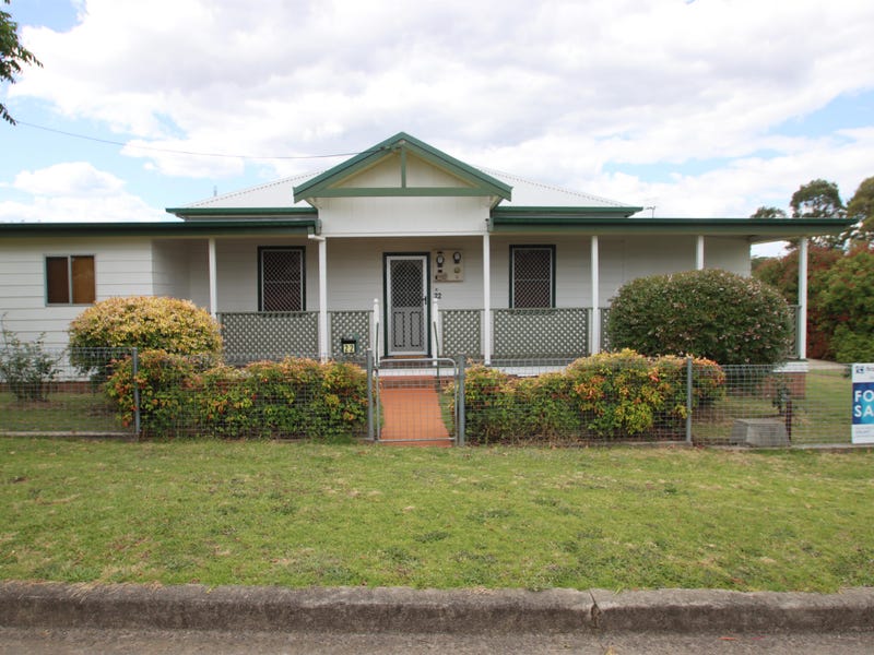 22 Molesworth Street, Tenterfield, NSW 2372 Property Details