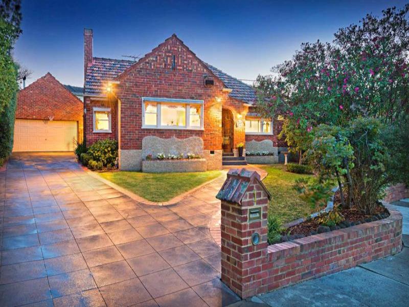 1 Surrey Court, Ivanhoe, Vic 3079 Property Details