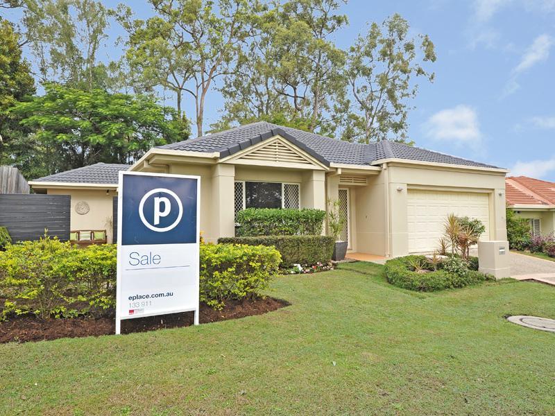 17 Flame Tree Cres, Carindale, QLD 4152